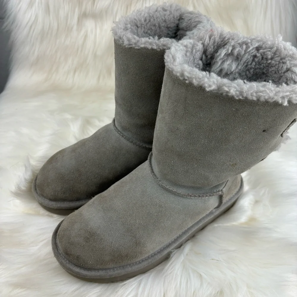 UGG BOW WINTER BOOTS SIZE 5 WOMAN